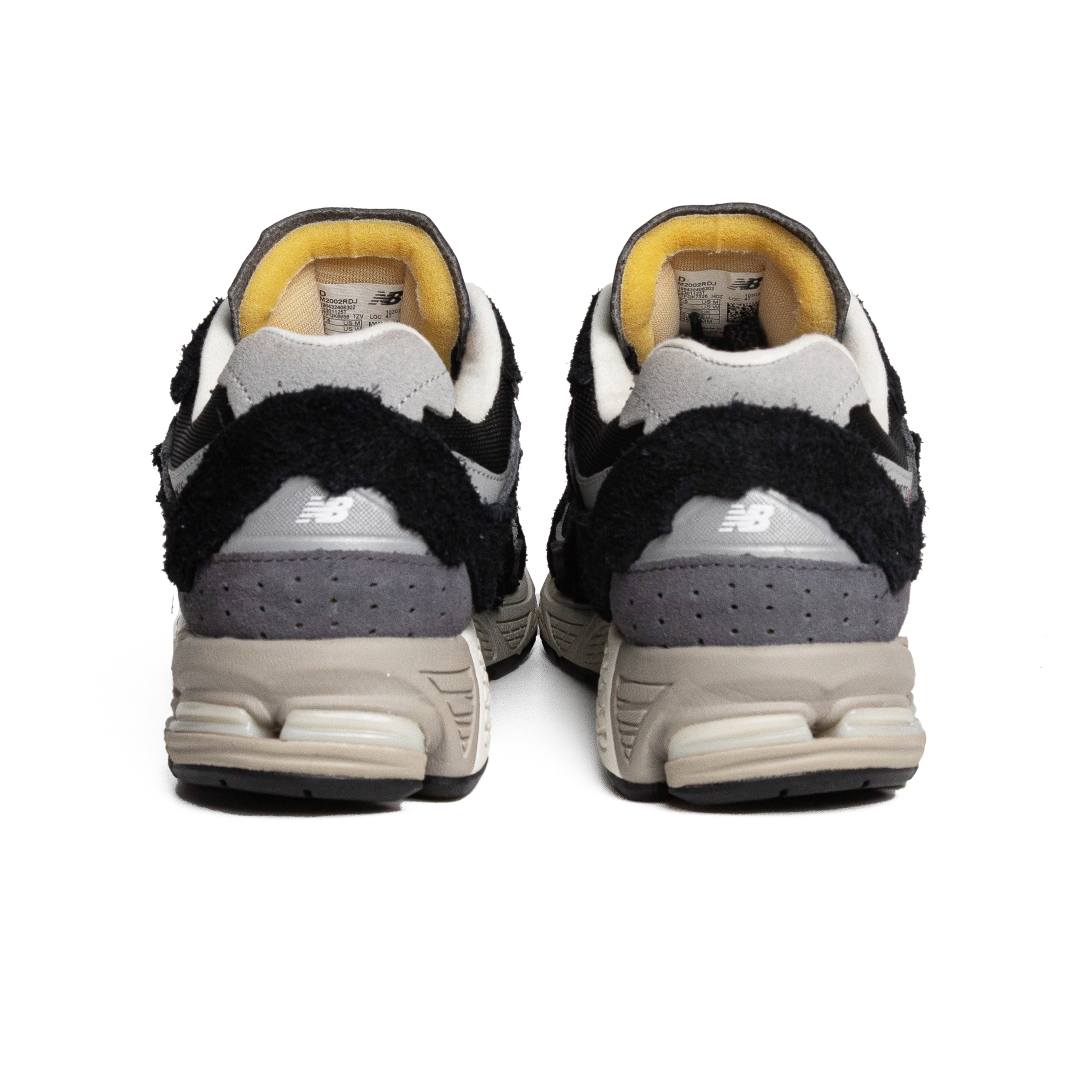 New Balance 2002R Protection Pack Black Grey M2002RDJ
