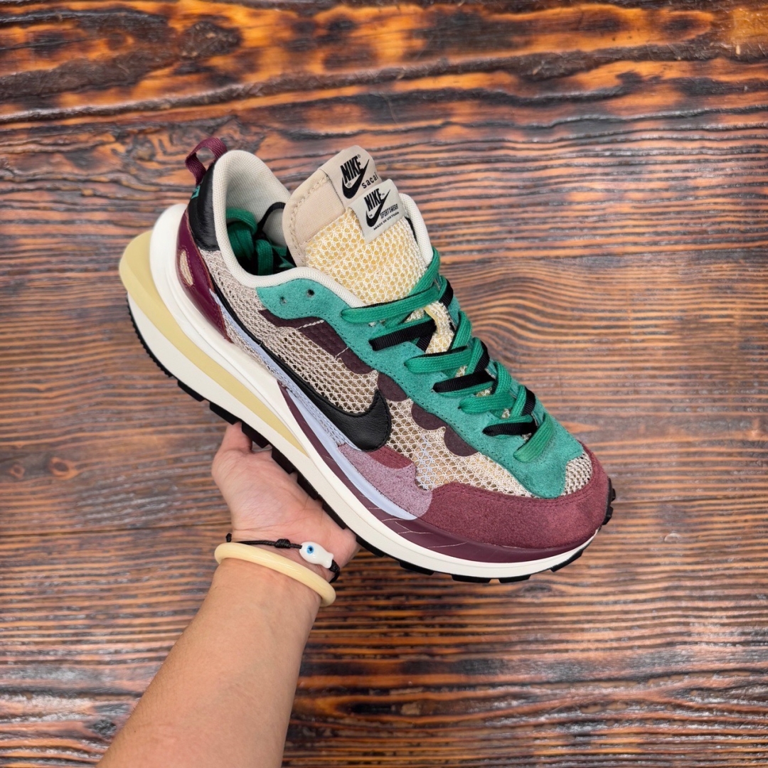 CS3950 - NIKE SACAI X VAPOR VILLAIN RED - 42.5