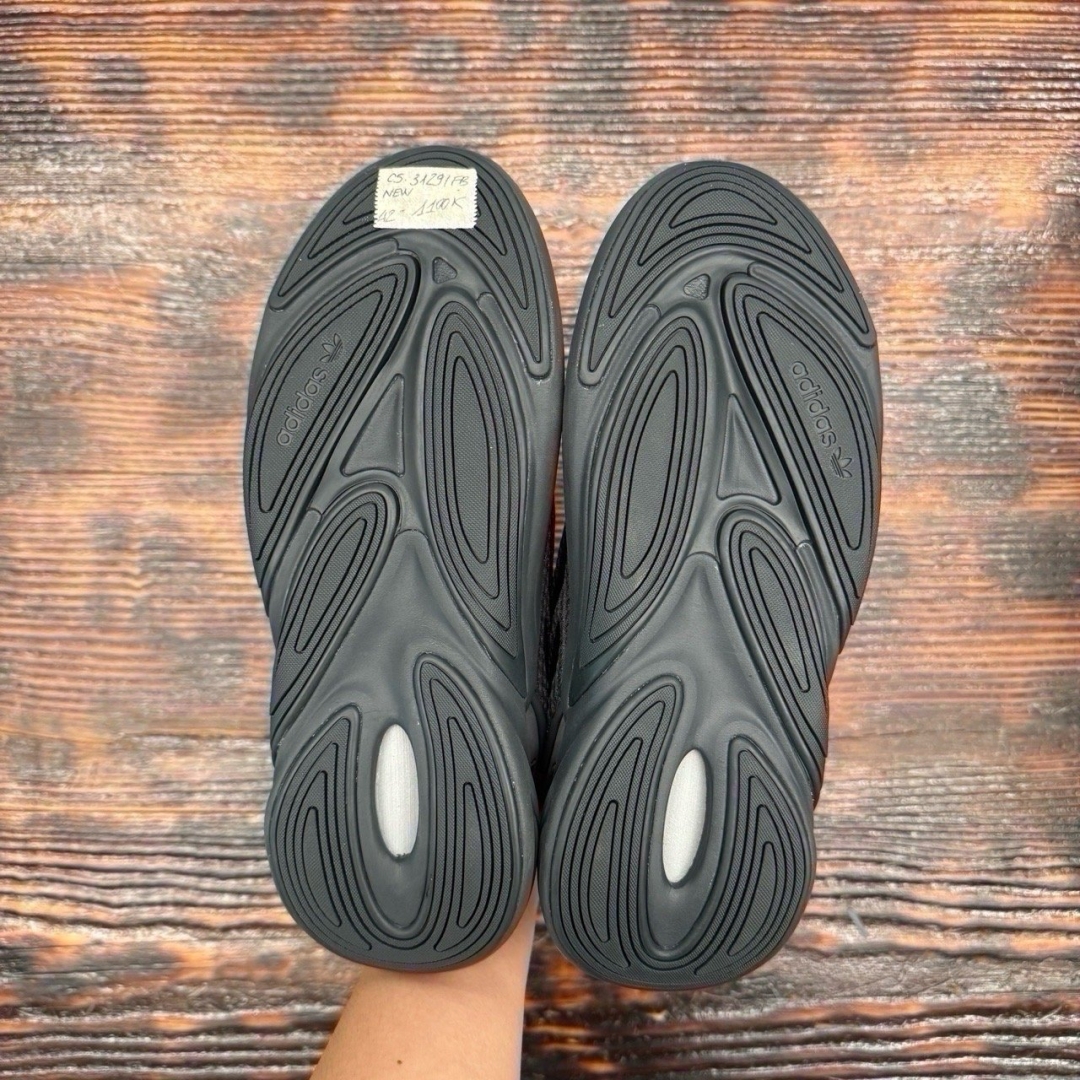 cs3129 - Ozweego Black DS FB - 42