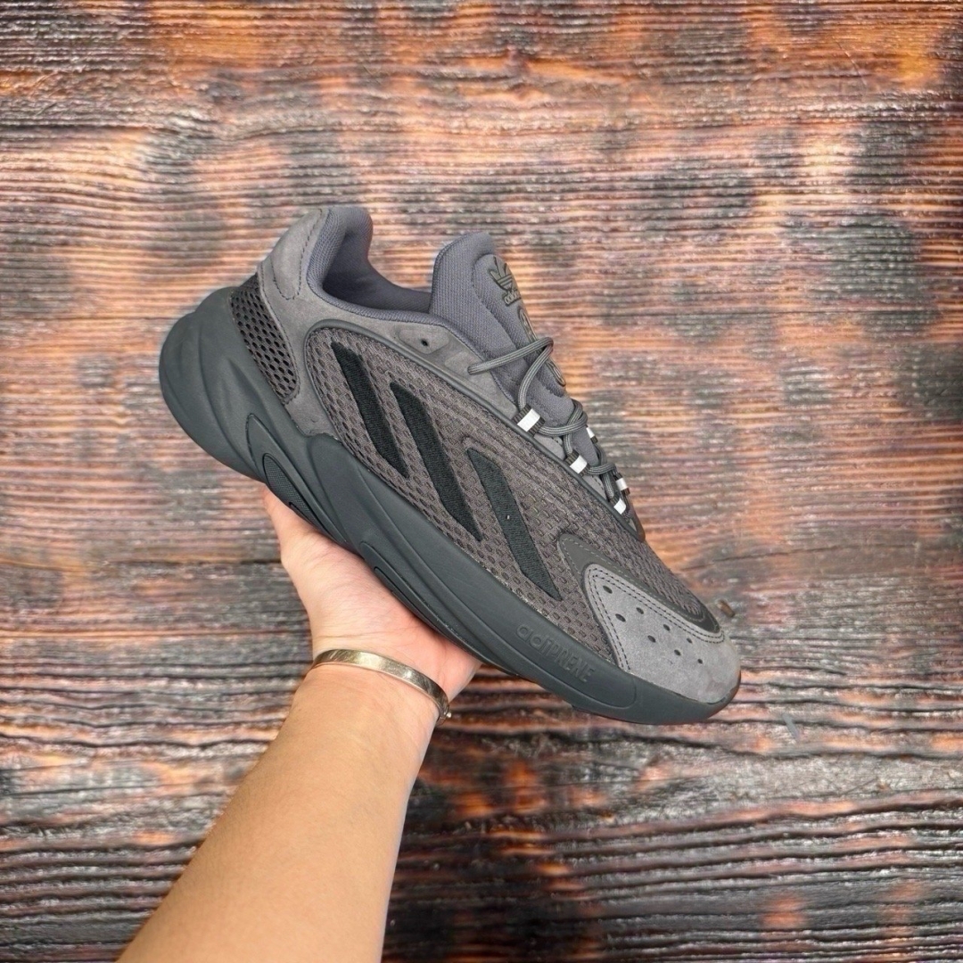 cs3129 - Ozweego Black DS FB - 42