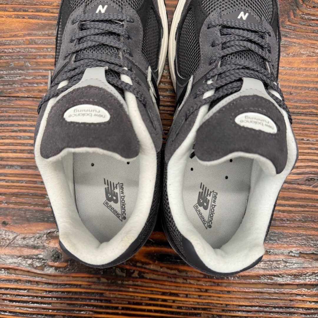 cs3714 - NBL2002 MONOCHROME PACK GREY DS FB - 42