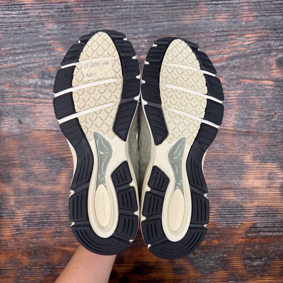 cs3891 - NBL990v4 USA Olive FB - 42.5