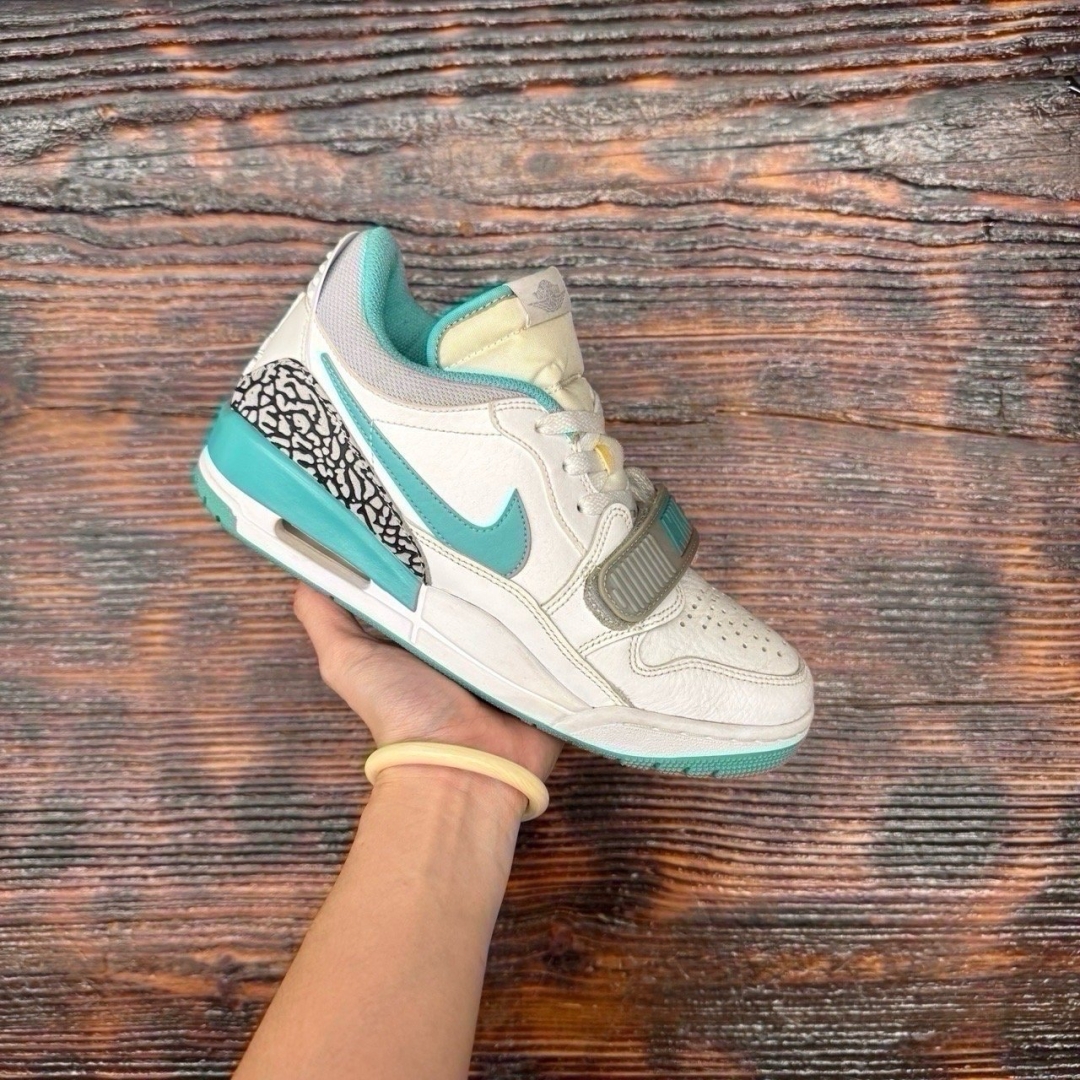 Jd2367 - Jordan Legacy Low White Turquois - 40