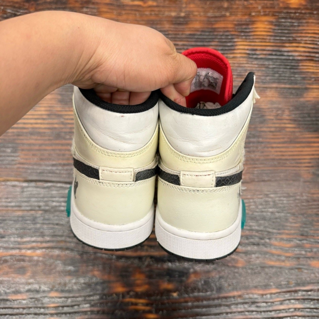 jd2744 - 1S Mid Bred Toe Cus - 43