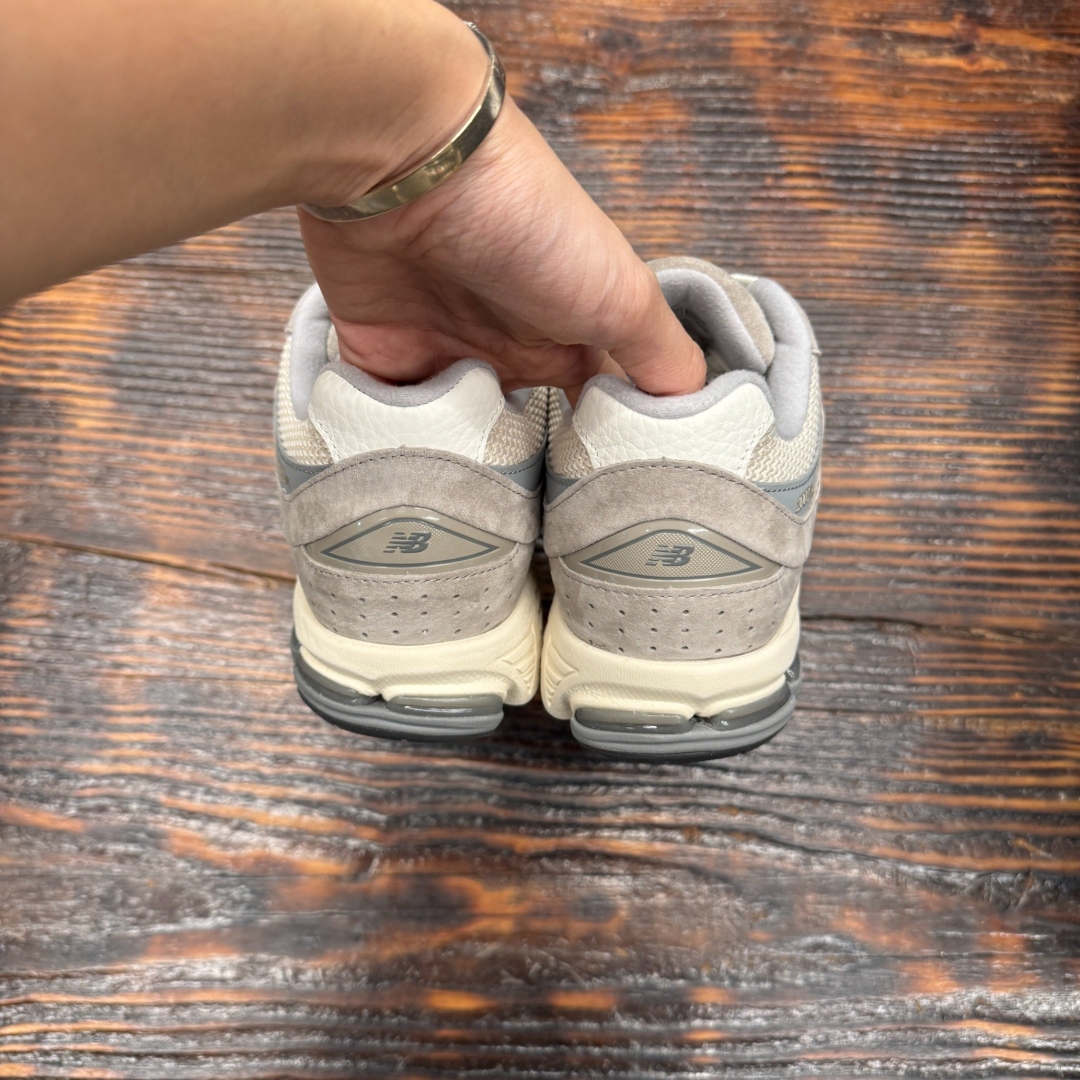 U2002RRD NEWBALANCE 2002 ARID STONE DS FB