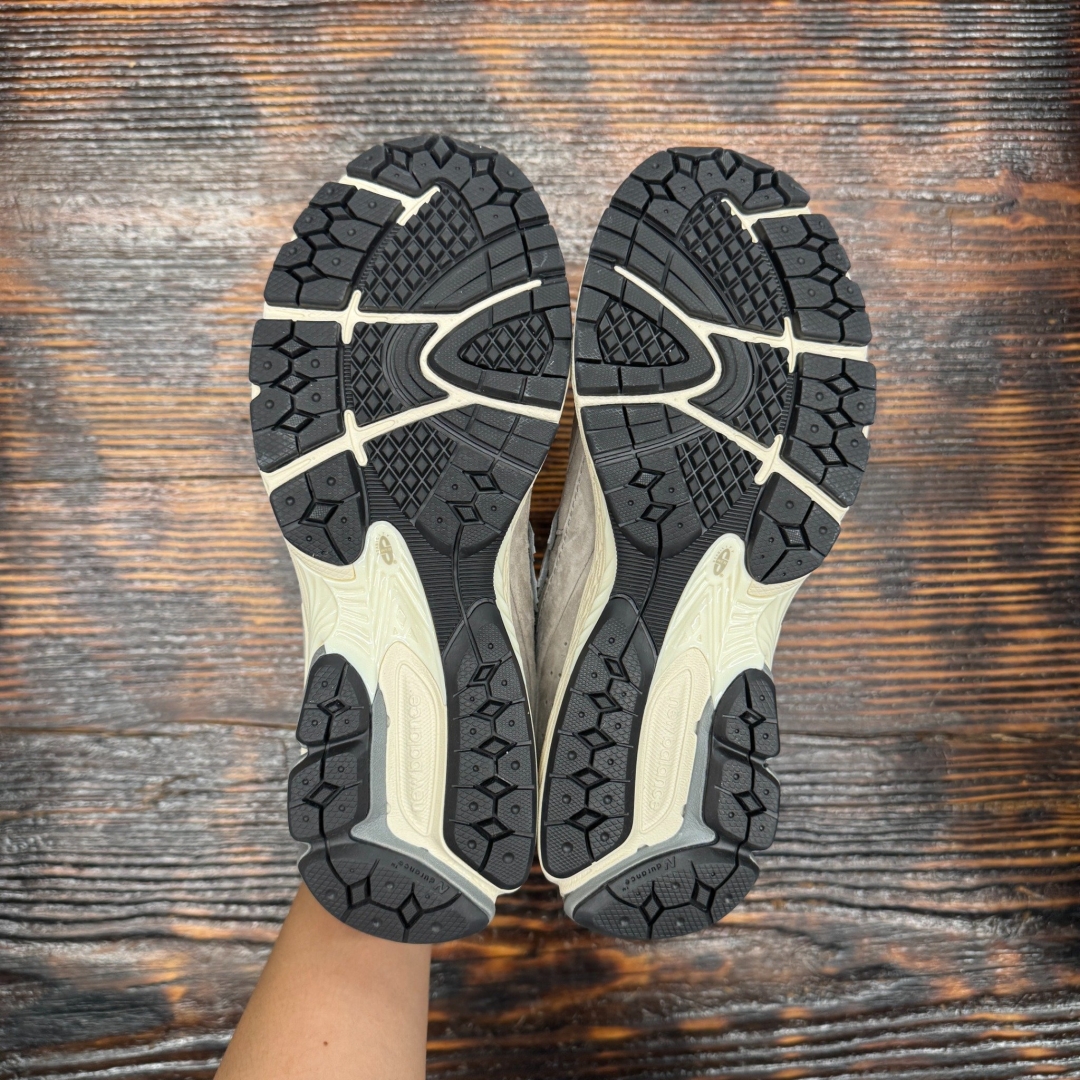 U2002RRD NEWBALANCE 2002 ARID STONE DS FB