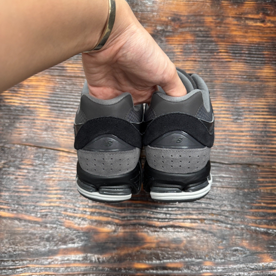 U2002RTG NEWBALANCE 2002 RIPSTOP BLACK DS FB