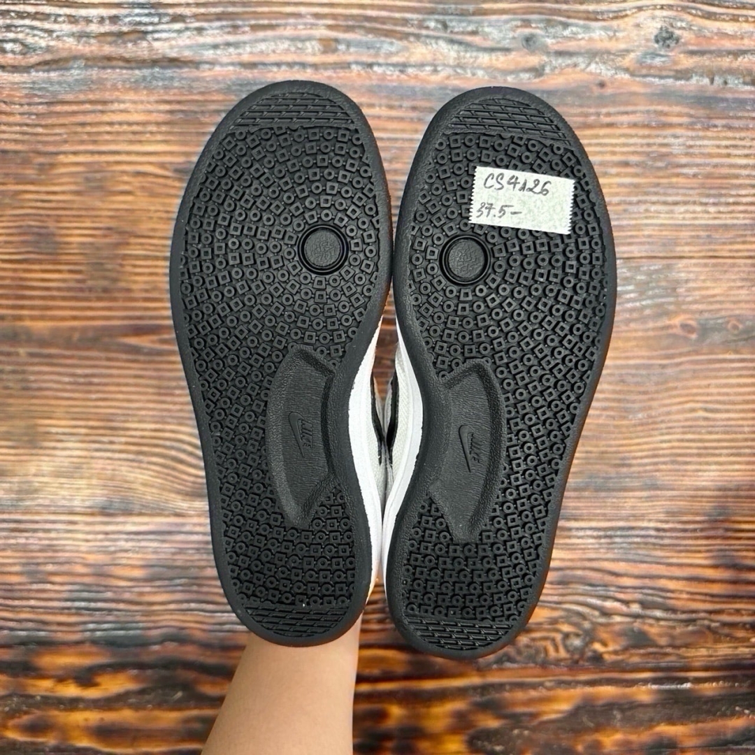 CS4126 - NIKE ALLEYOOP GREY - 37,5