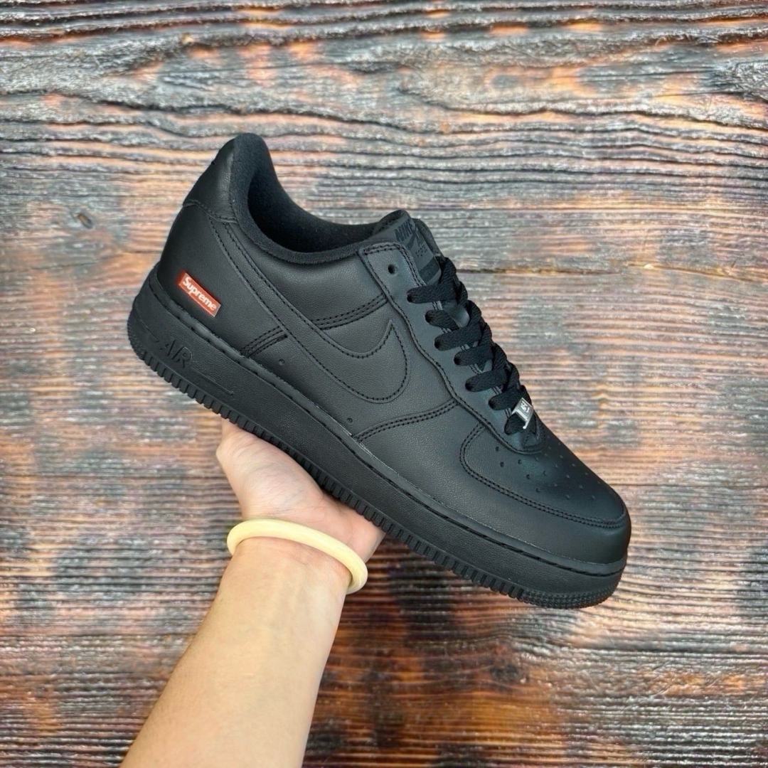 AF2774 - AF1 LOW BLACK X SUPREME DS FB -
