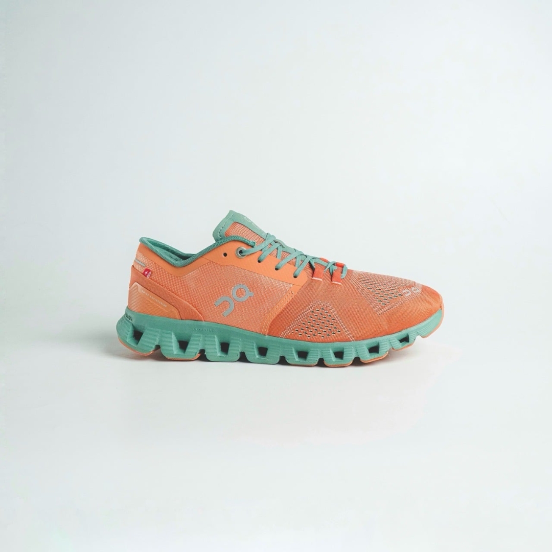 CS4250 - ON CLOUD X ORANGE - 42