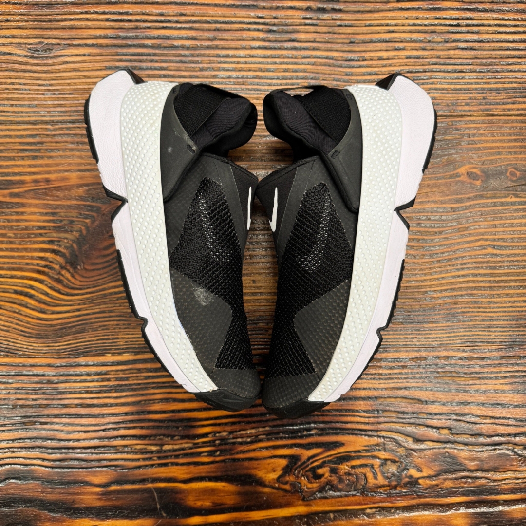 CS4281 - NIKE FLYEASE BLACK WHITE - 40,5