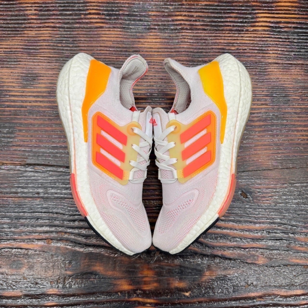 CS4336 - ULTRABOOST 22 WHITE ORANGE - 37
