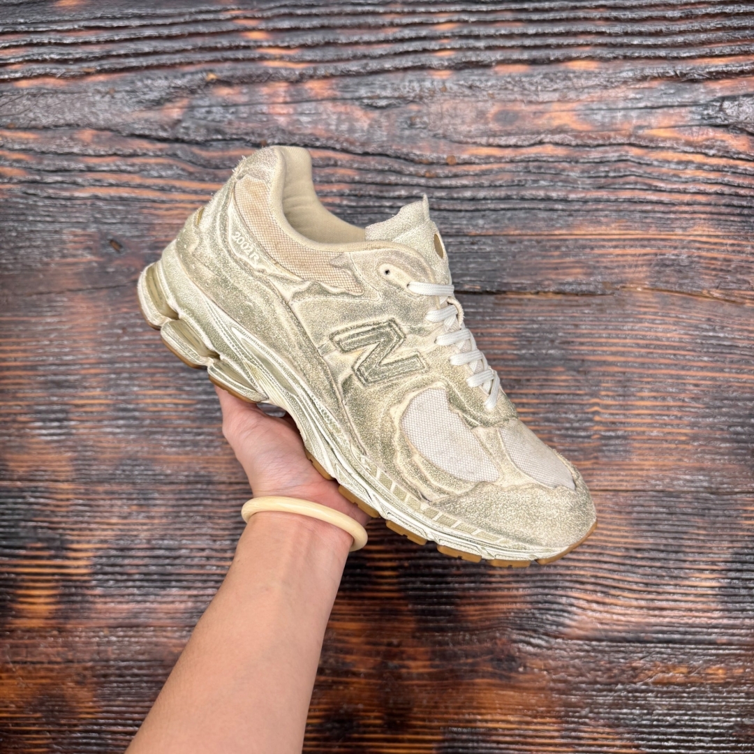 CS4342 - NEWBALANCE 2002 PROTECTION PACK DISTRESSED - 42