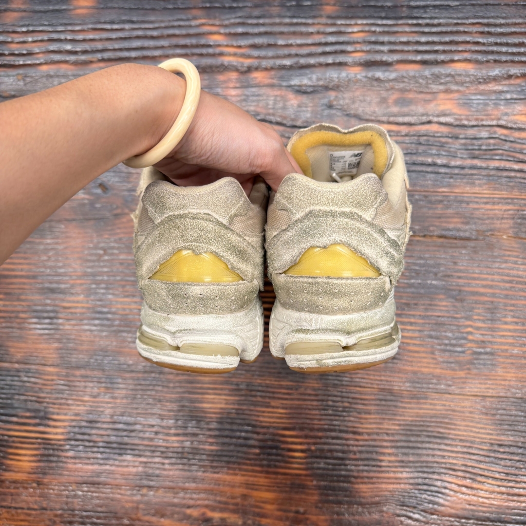 CS4342 - NEWBALANCE 2002 PROTECTION PACK DISTRESSED - 42