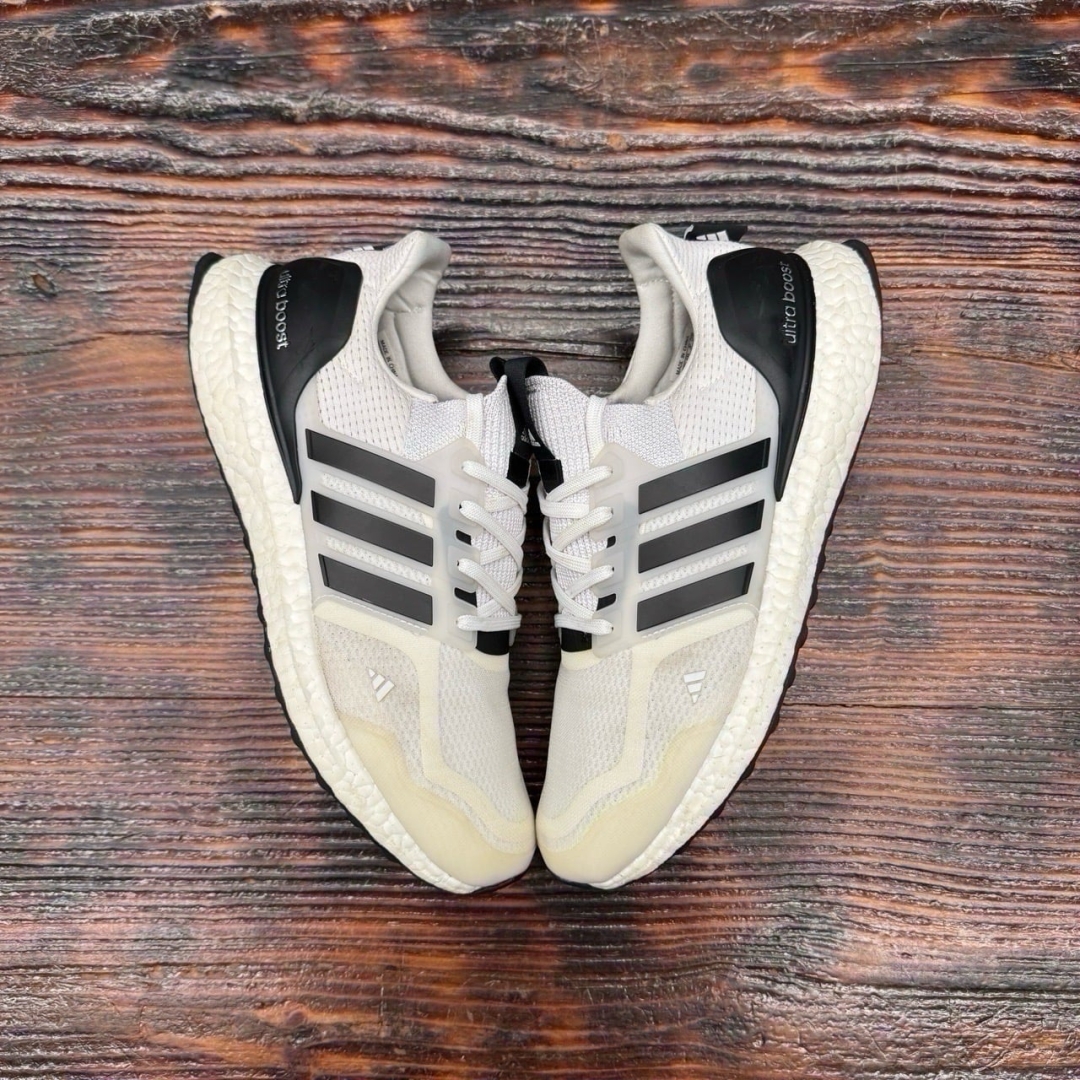 CS4738 - ADIDAS ULTRABOOST 5.0 WHITE BLACK - 41