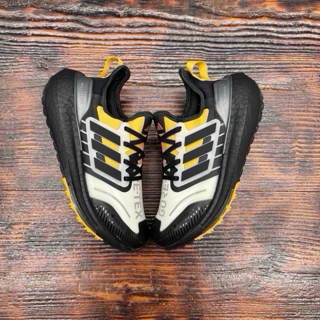 CS4749 - ULTRABOOST GORE-TEX LIGHT - 38