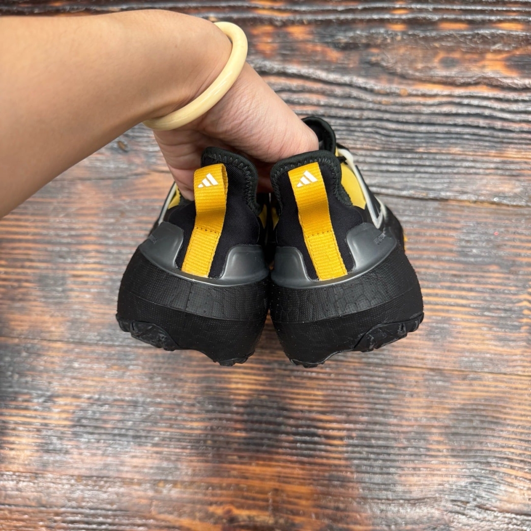 CS4749 - ULTRABOOST GORE-TEX LIGHT - 38