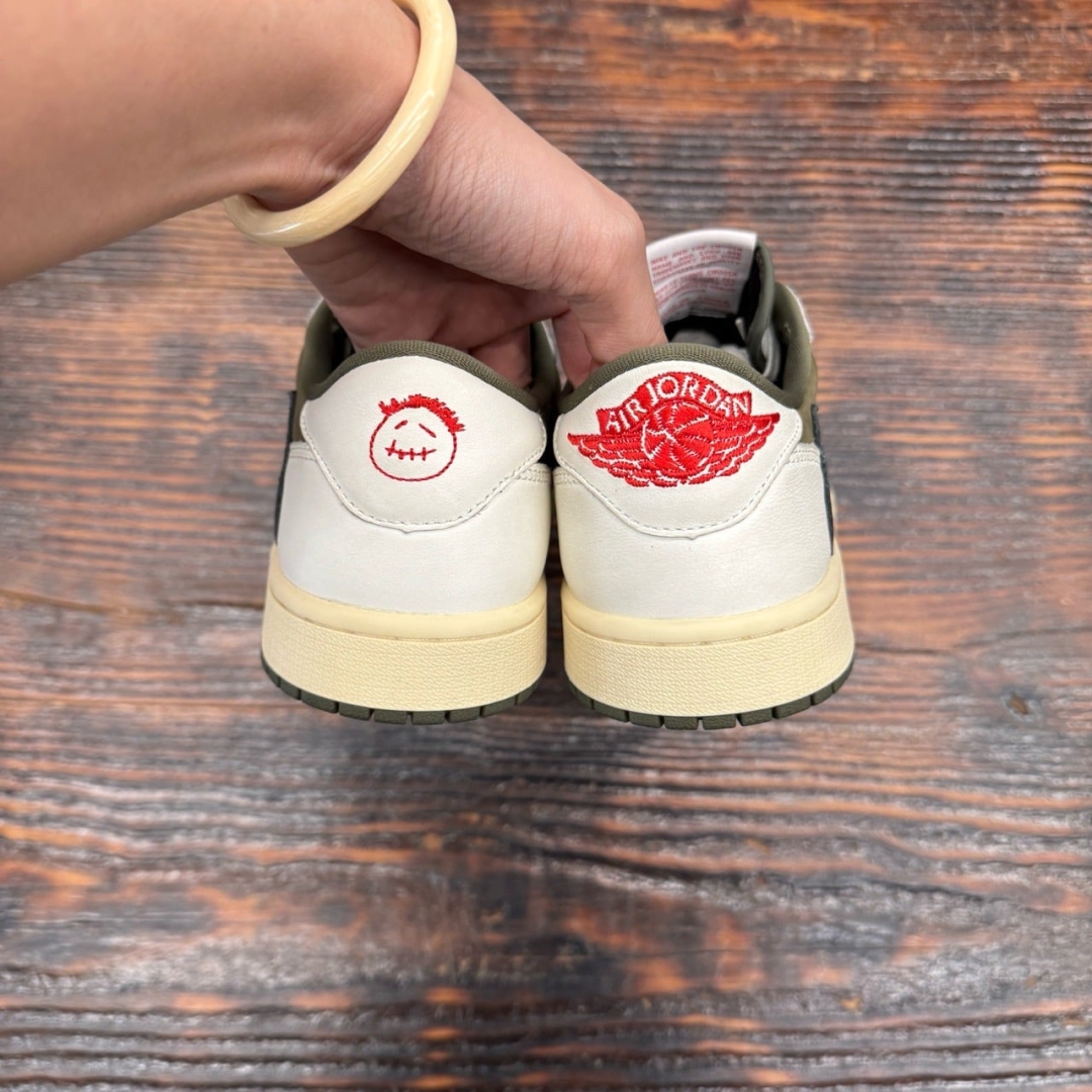 JD3339 - 1S LOW TRAVIS SCOTT MEDIUM OLIVE FB - 42,5