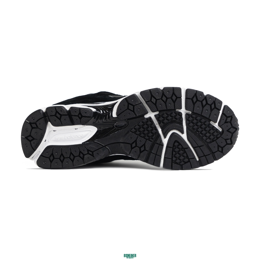 New Balance 2002R Core Black M2002RBK