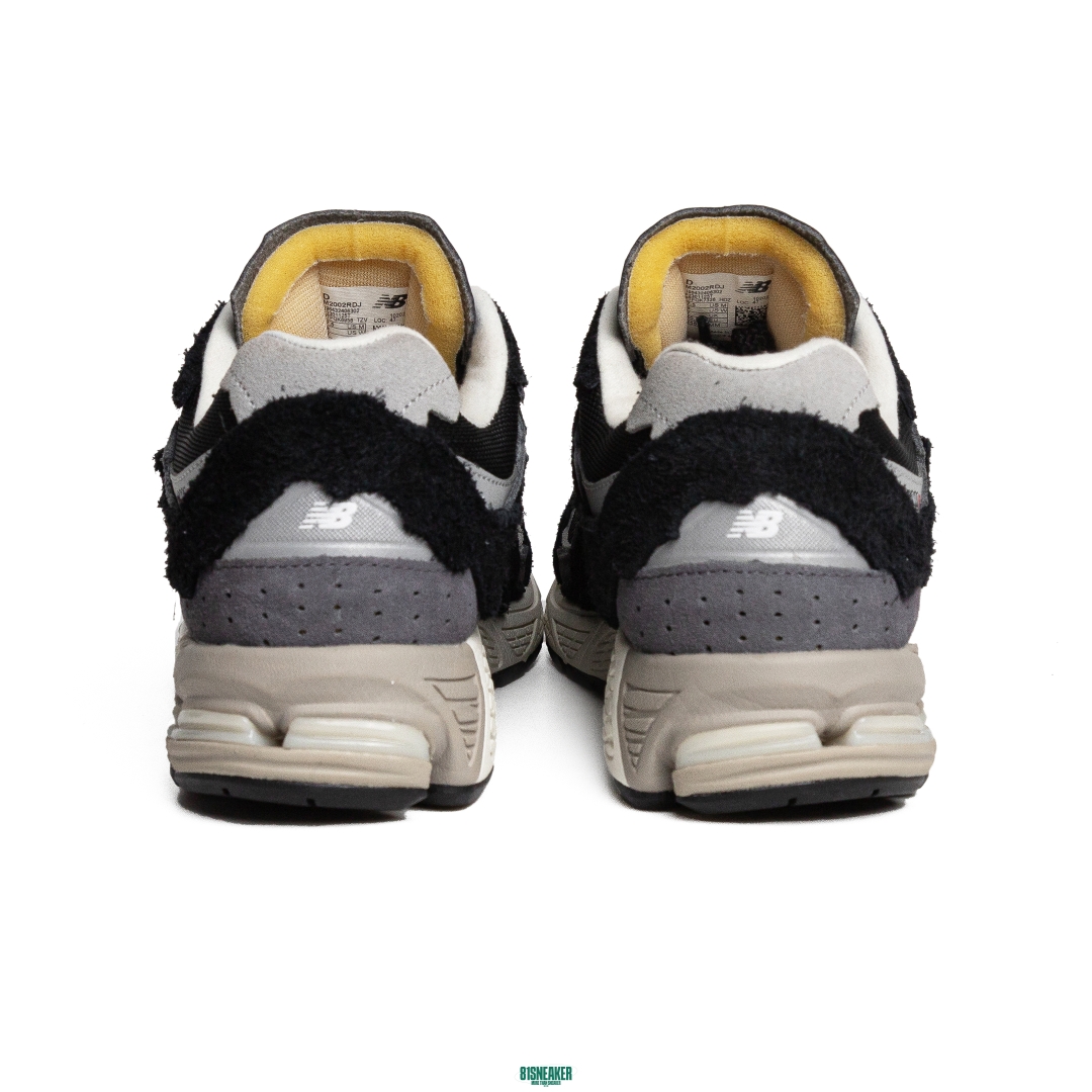 New Balance 2002R Protection Pack Black Grey M2002RDJ