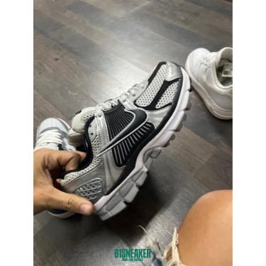 cs40001 - Nike Vomero 5 Silver Black - 36