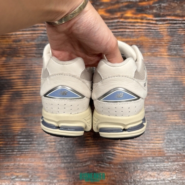 U2002ROB NEWBALANCE 2002 TAN BLUE DS FB