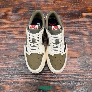 JD3339 - 1S LOW TRAVIS SCOTT MEDIUM OLIVE FB - 42,5